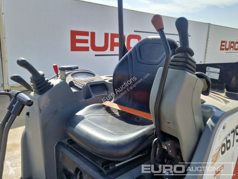 جرافة Bobcat E17