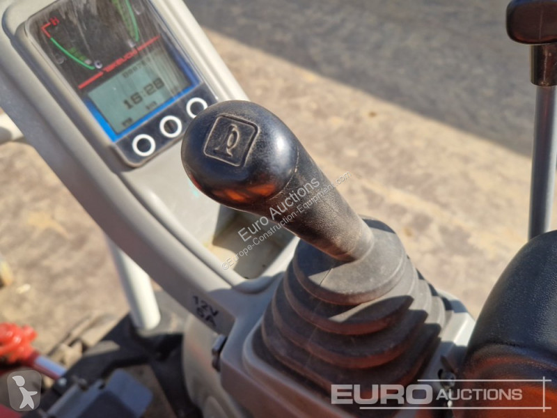 Escavadora Takeuchi TB216