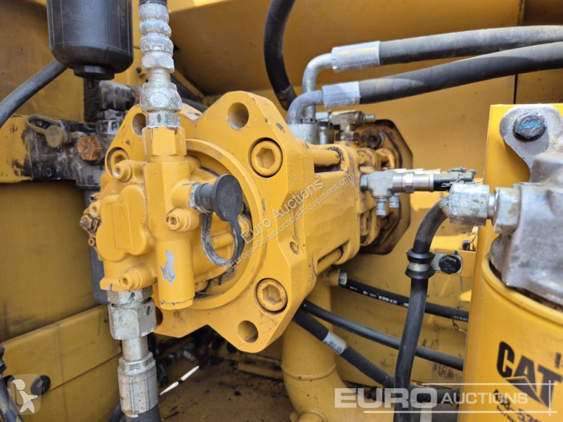 Excavator Caterpillar 3