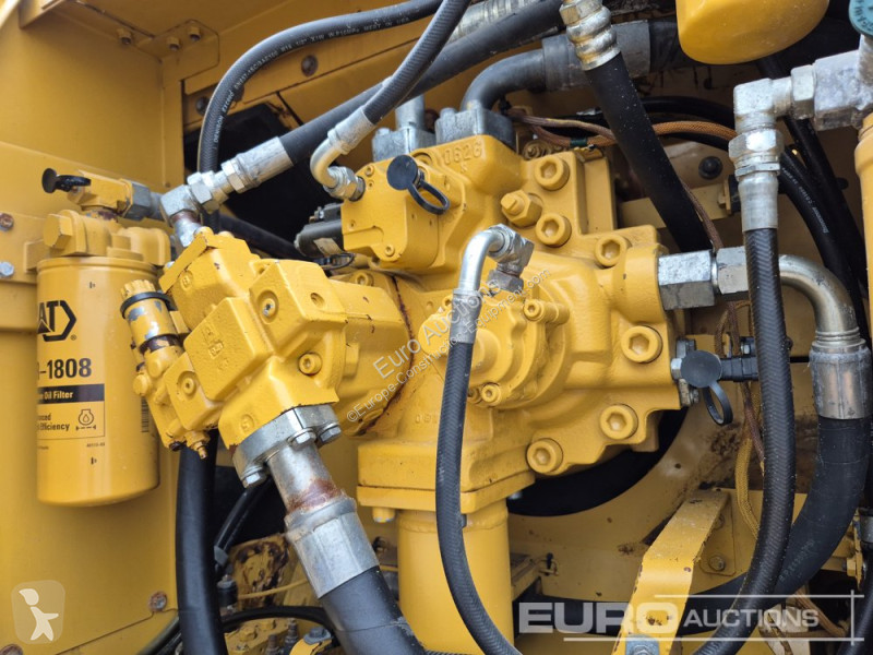Escavatore Caterpillar 2