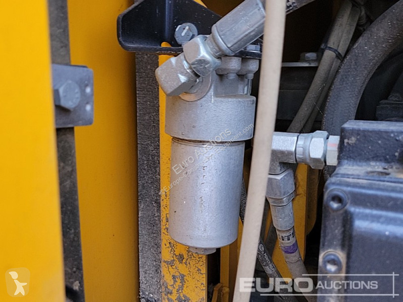 جرافة JCB 220XLC