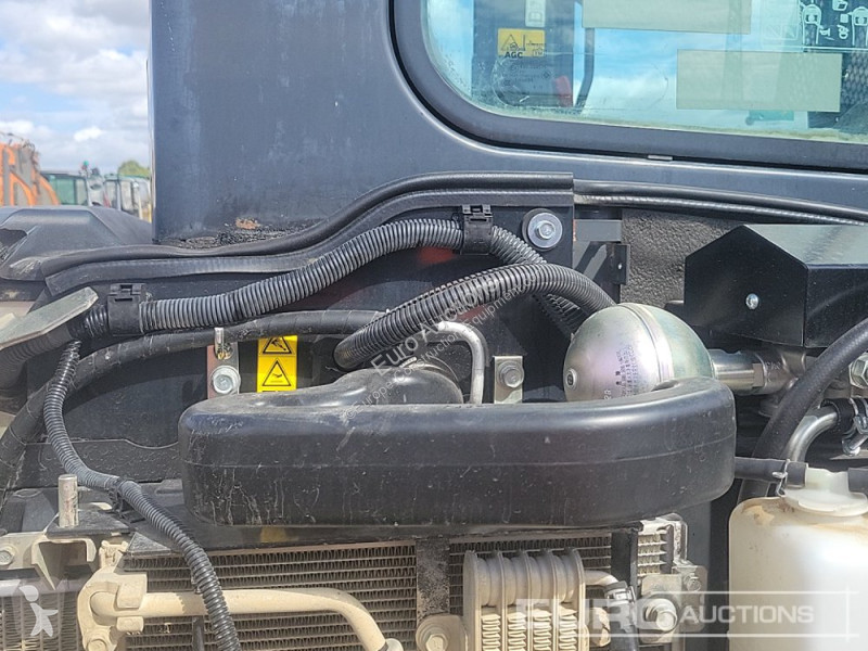 Lopatový nakládač Kubota U36-4