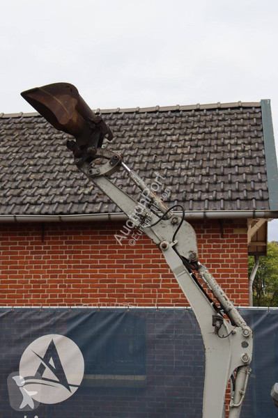 جرافة Takeuchi TB216