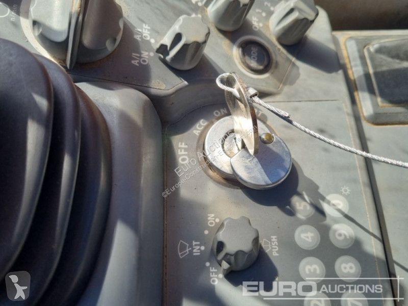 Escavatore Hitachi -6