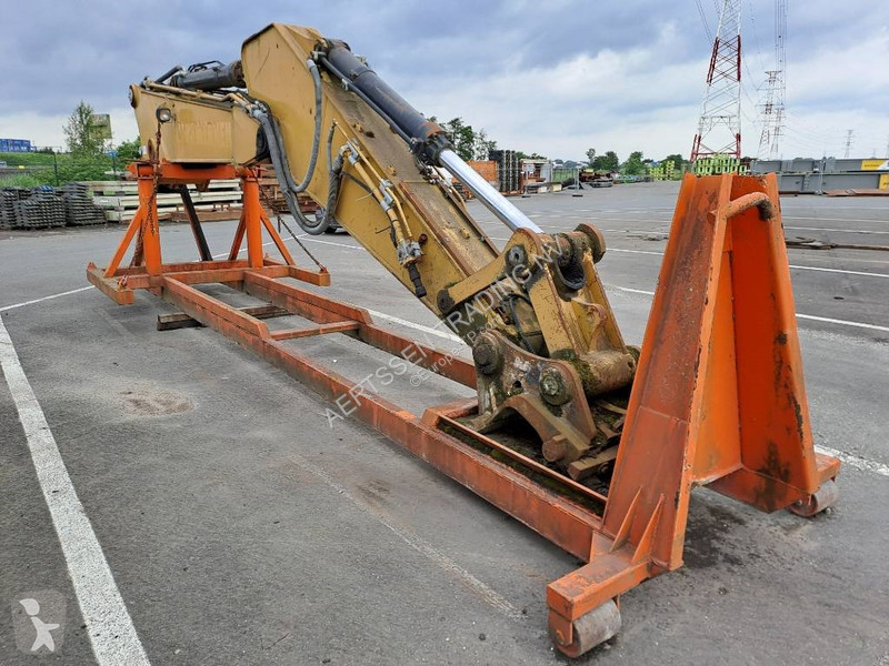 Excavadora Caterpillar UHD