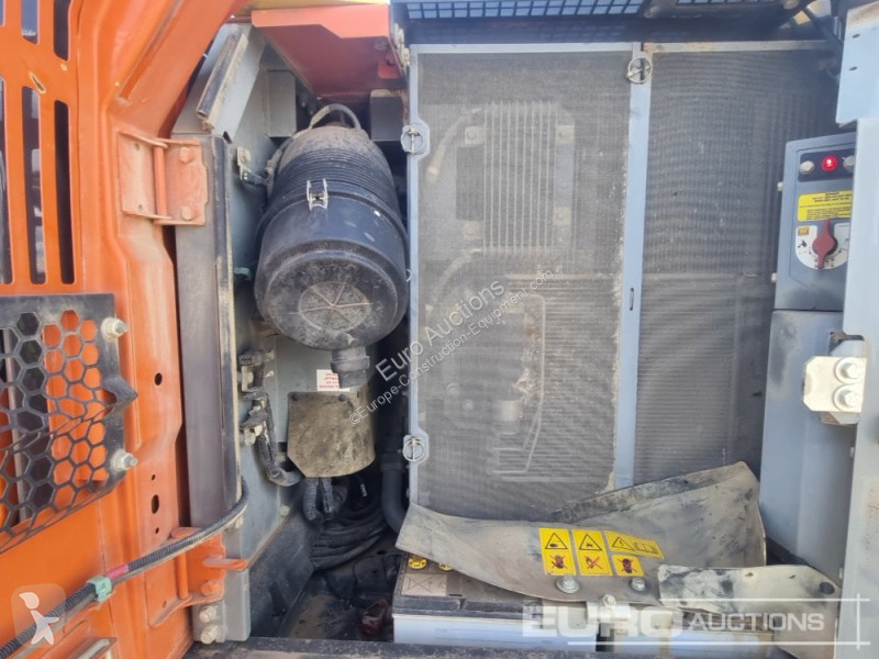 Excavadora Hitachi -7
