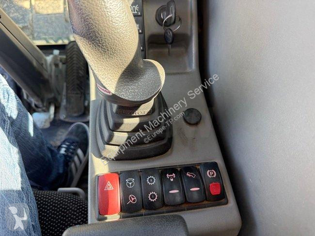 جرافة Yanmar B 95 W
