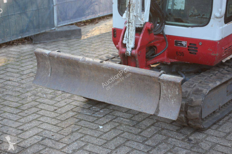 جرافة Takeuchi