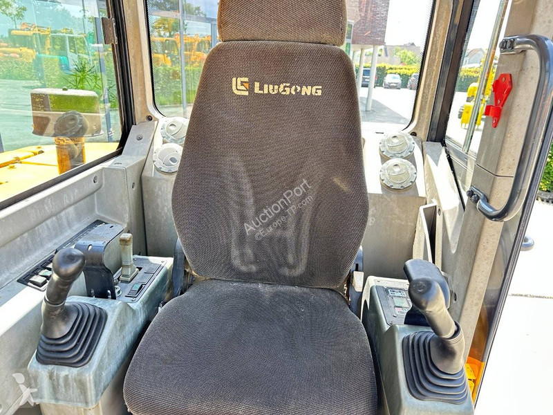 Escavadora LiuGong CLG906E