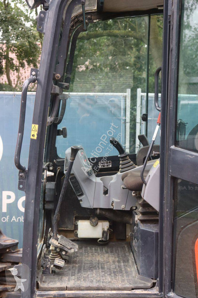 Excavadora Kubota KX030-4