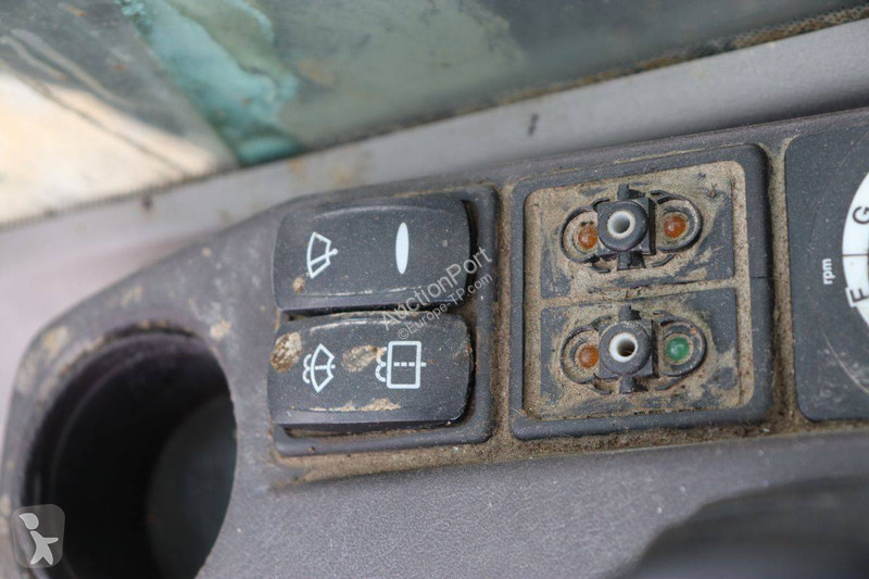 جرافة Volvo L