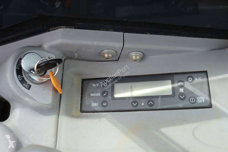 جرافة Hitachi ZX55U6