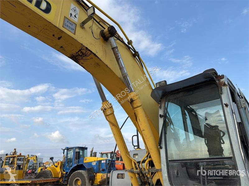 Skovel New Holland Kobelco E215B Tracked Excavator