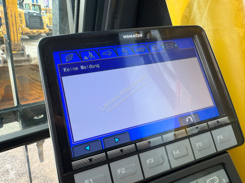 Escavadora Komatsu PC210 LC11