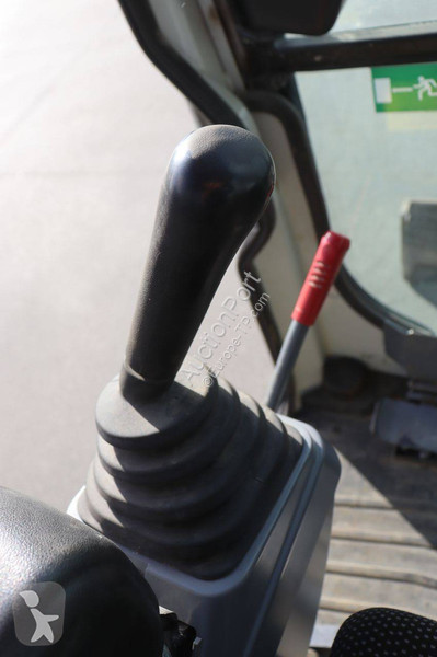 Rýpadlo Takeuchi TB216