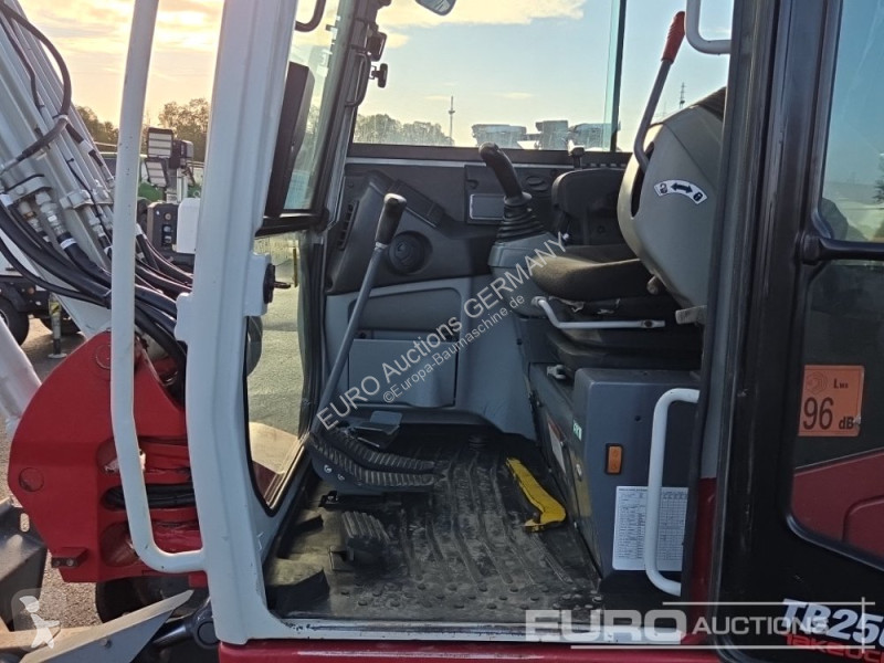 Pelle Takeuchi 2
