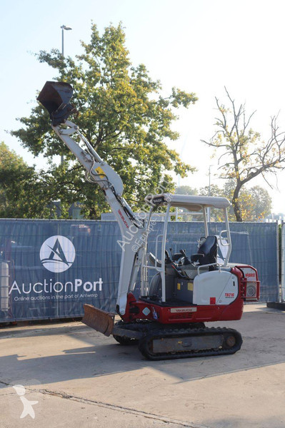 جرافة Takeuchi TB216