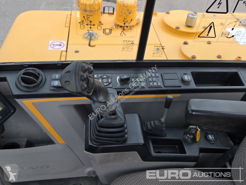 Багер Volvo EW60E
