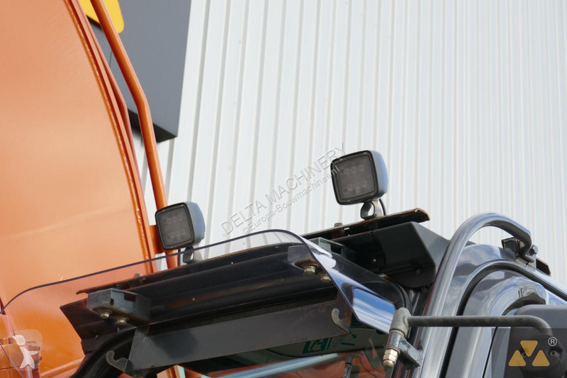 Escavadora Hitachi -7