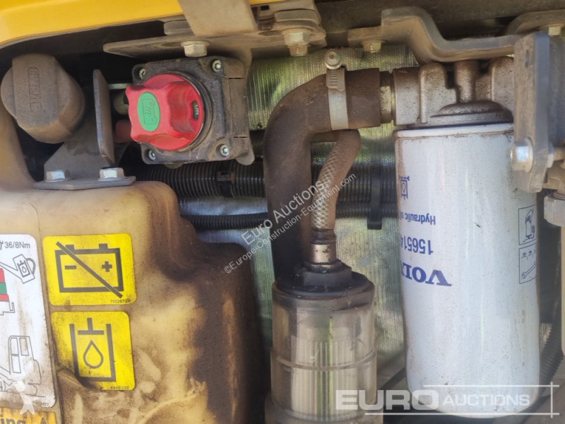 جرافة Volvo EC27D