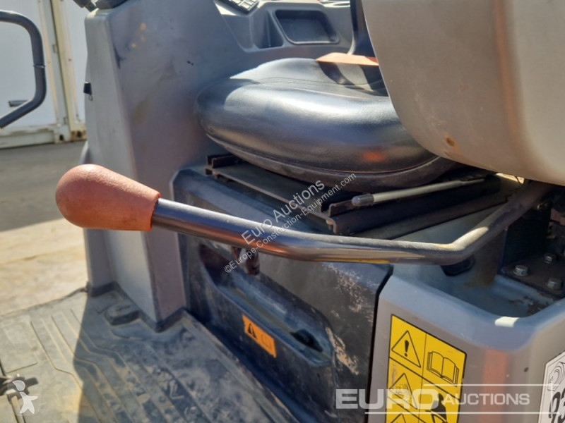جرافة Bobcat E17