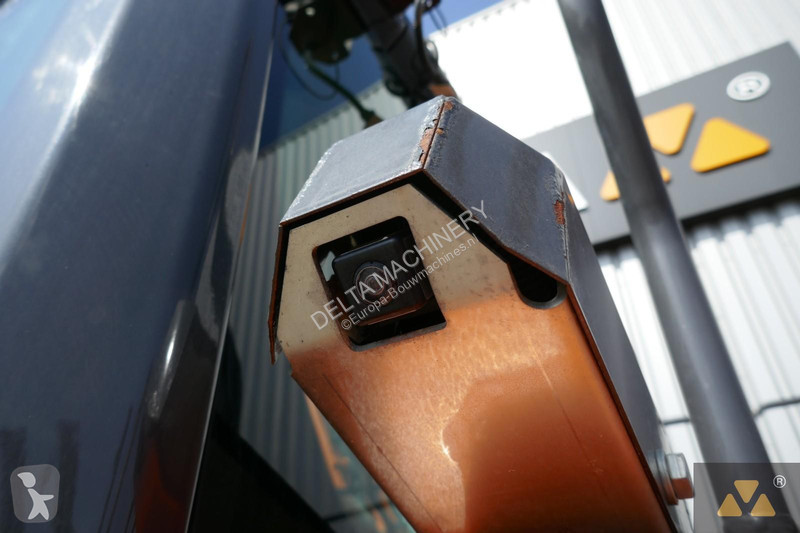 Escavatore Hitachi -6