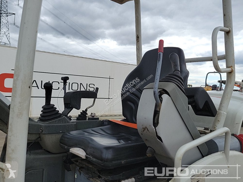 Escavadora Takeuchi TB216