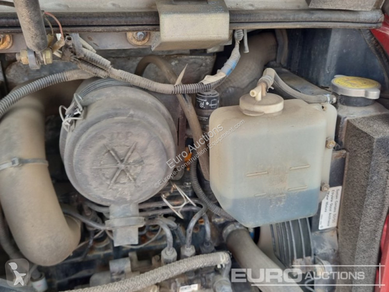 Escavadora Takeuchi TB216
