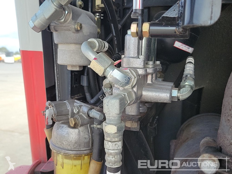 Escavadora Takeuchi 0