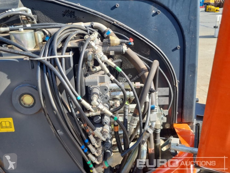 Lopatový nakládač Kubota KX037-4