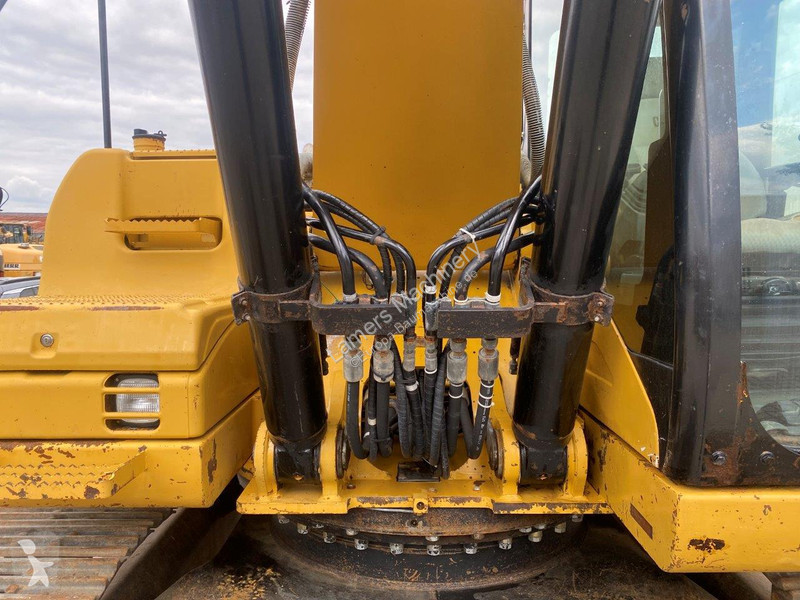 Graafmachine Caterpillar NVT
