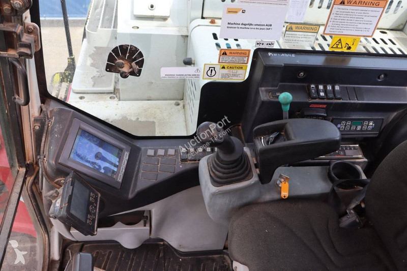 جرافة Takeuchi TB2150