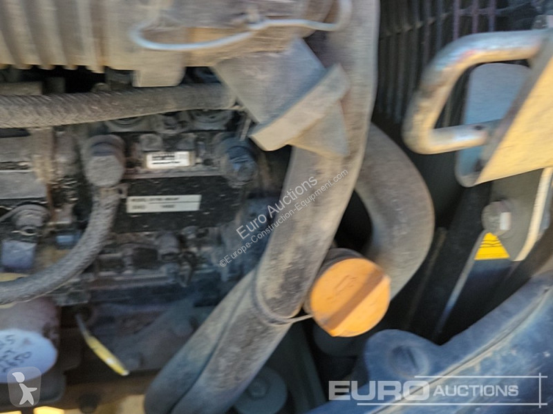 Lopatový nakládač Komatsu PC26MR-3