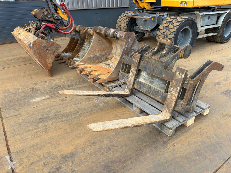 جرافة Liebherr Compact