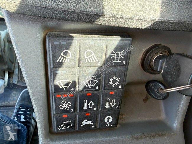 جرافة Yanmar B 95 W