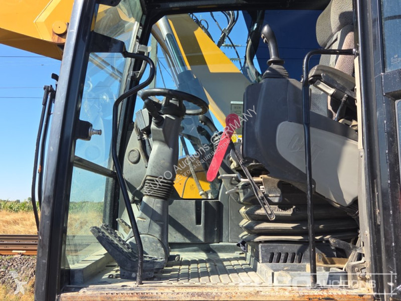 جرافة Caterpillar F