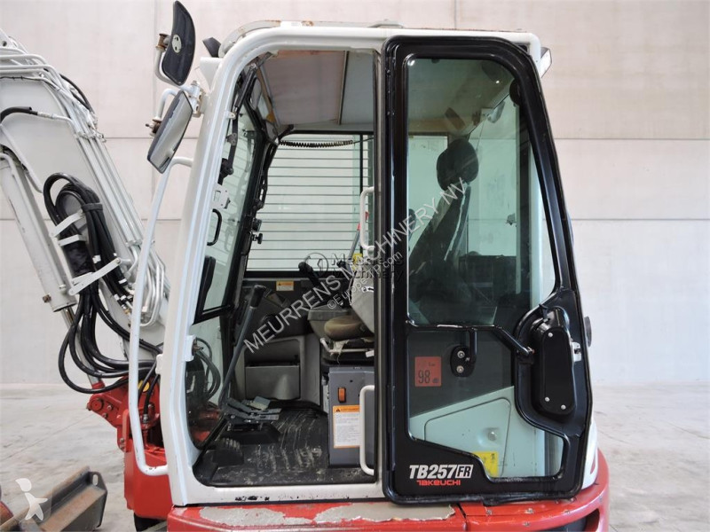 جرافة Takeuchi TB257FR Powertilt
