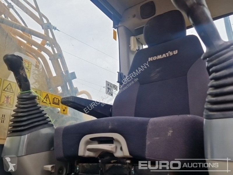 Lopatový nakládač Komatsu NLC-11