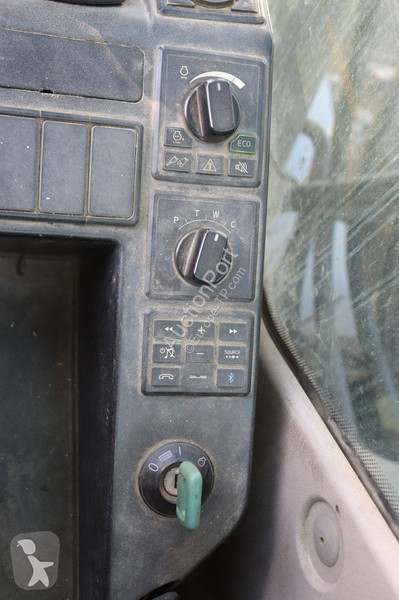جرافة Volvo EWR150E