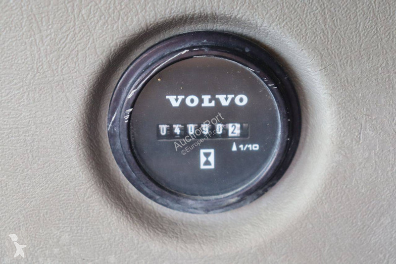 جرافة Volvo