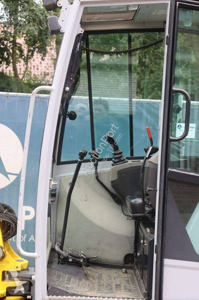 جرافة Neuson EZ26