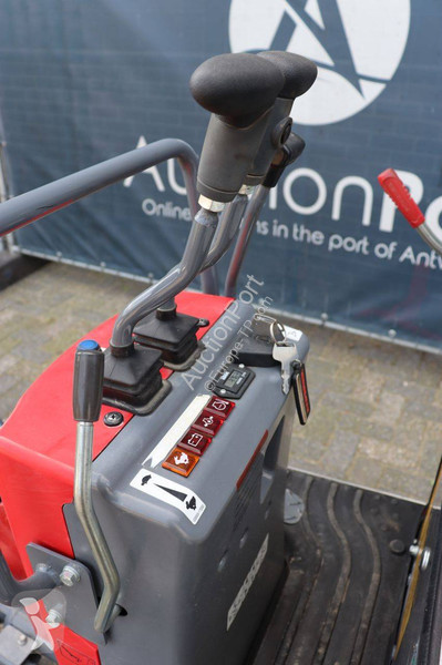Skovel Takeuchi TB210R