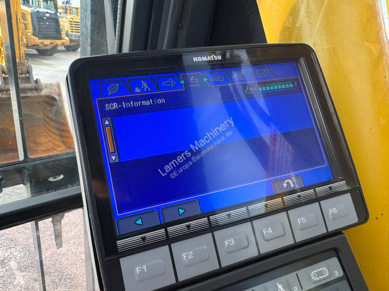 Escavadora Komatsu PC210 LC11