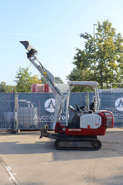 جرافة Takeuchi TB216