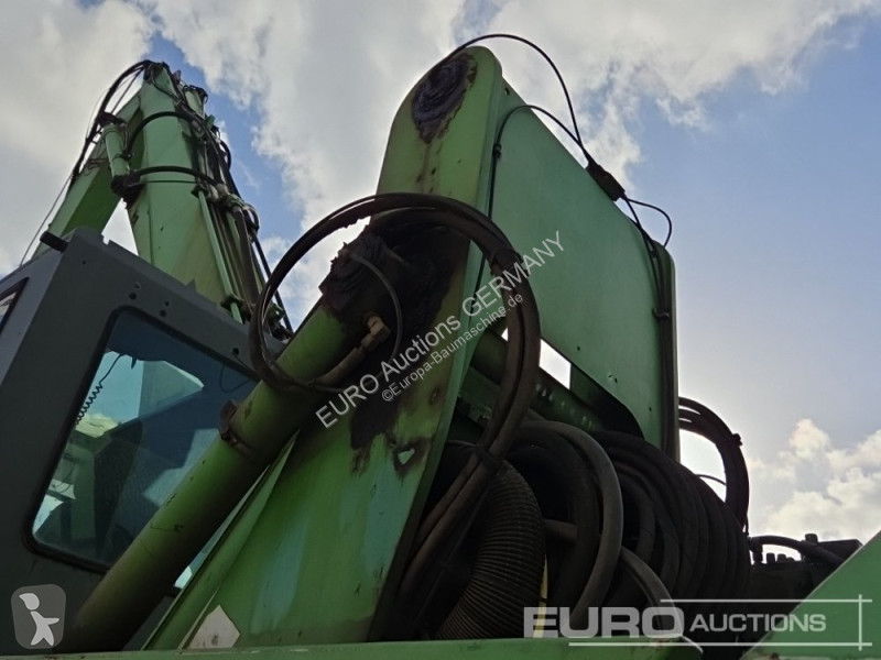 Escavadora Sennebogen M825