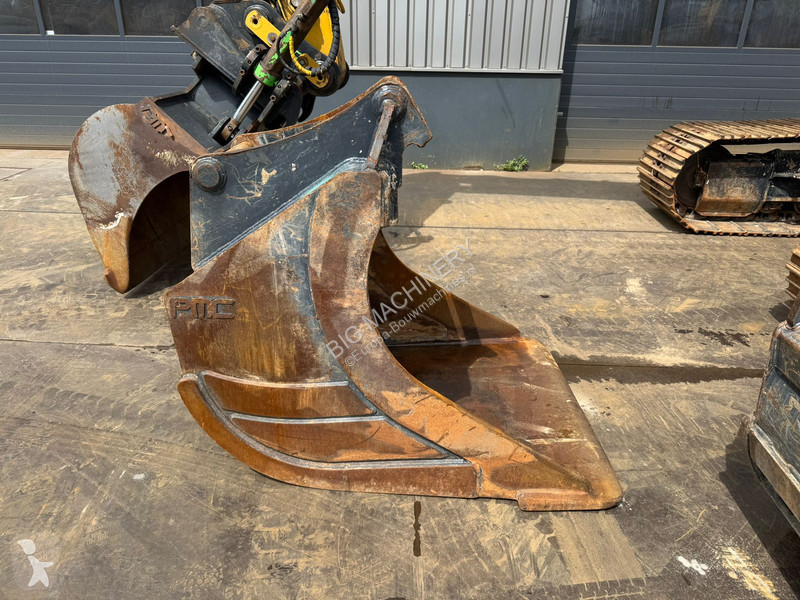 Excavator Caterpillar 320FL incl. 3 x Bucket