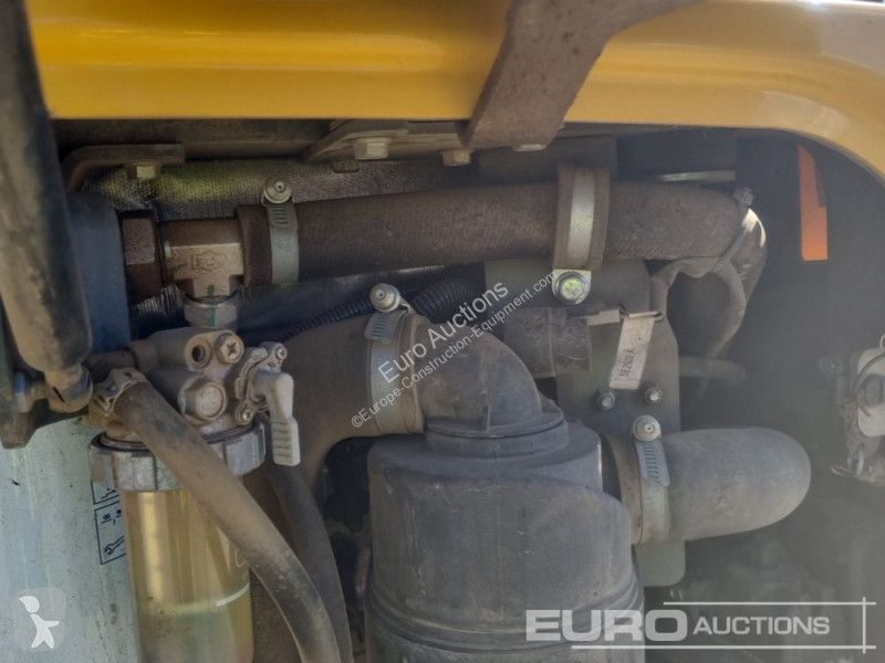 جرافة Volvo EC27D