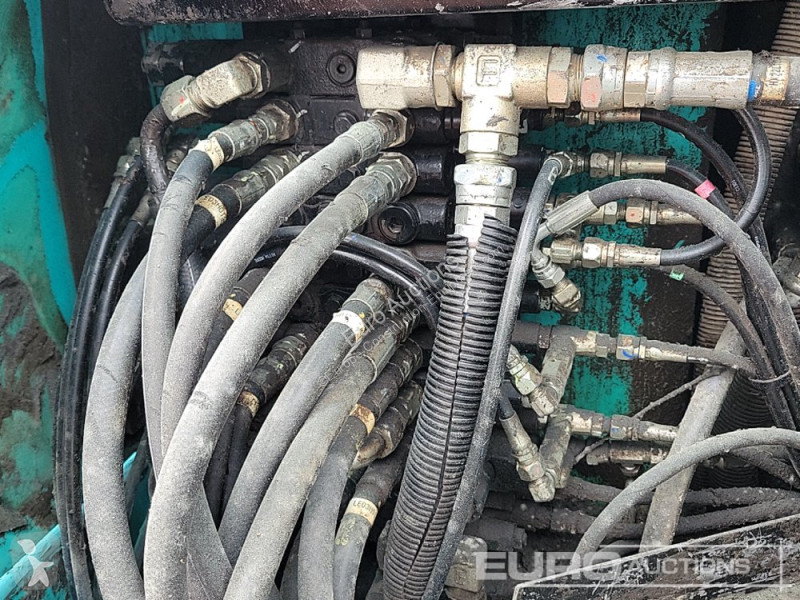 Escavadora Kobelco -8