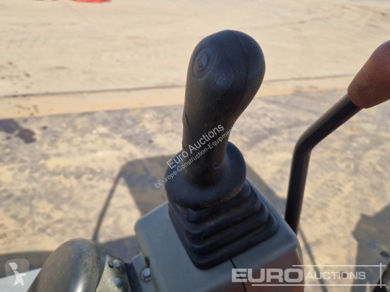 جرافة Bobcat E17