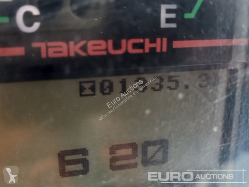Escavadora Takeuchi TB216